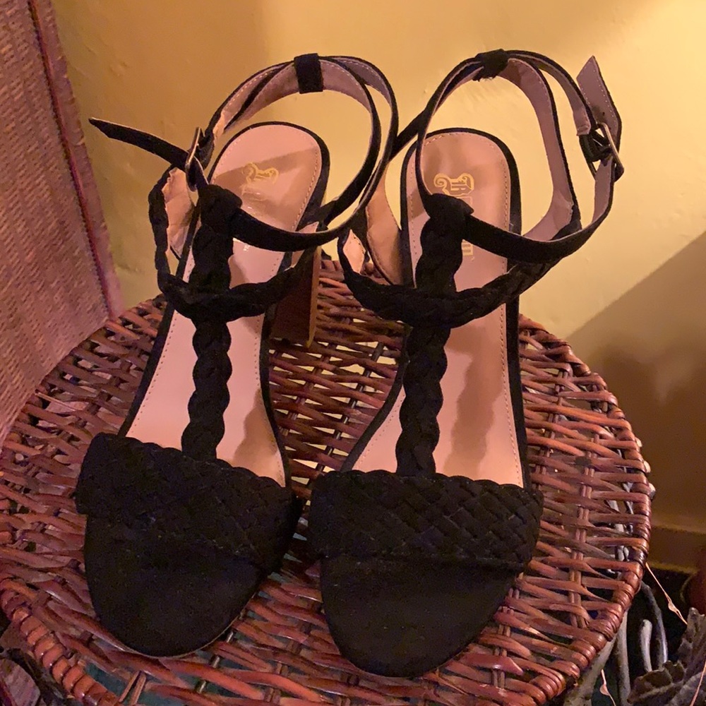 Brash. Size 9.5, Color Black